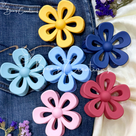 Hollow Flower Claw Clips